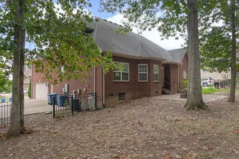 Exterior - 135 Ridgebend Dr, Murfreesboro, TN 37128 photo 6 of 12