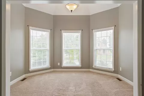 Living - 135 Ridgebend Dr, Murfreesboro, TN 37128 photo 3 of 3