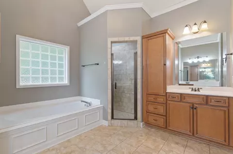 Bath - 135 Ridgebend Dr, Murfreesboro, TN 37128 photo 3 of 5