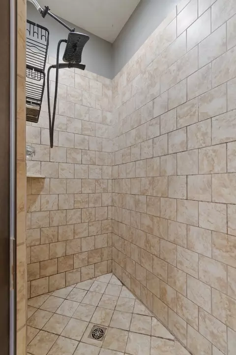 Bath - 135 Ridgebend Dr, Murfreesboro, TN 37128 photo 4 of 5