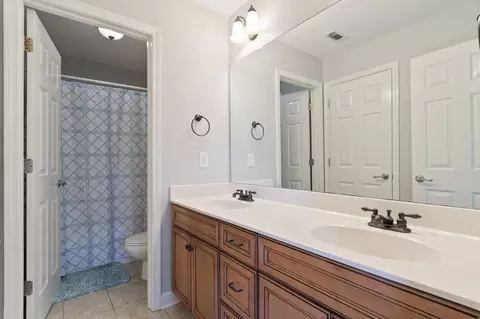 Bath - 135 Ridgebend Dr, Murfreesboro, TN 37128 photo 5 of 5