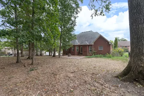 Exterior - 135 Ridgebend Dr, Murfreesboro, TN 37128 photo 8 of 12