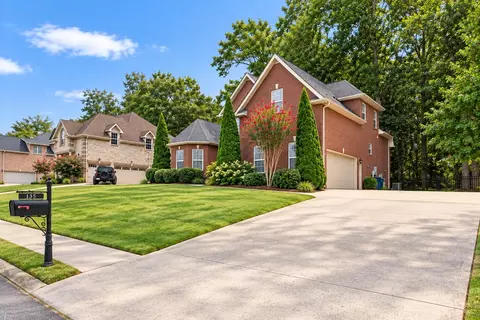 Exterior - 135 Ridgebend Dr, Murfreesboro, TN 37128 photo 2 of 12