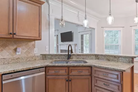 Kitchen - 135 Ridgebend Dr, Murfreesboro, TN 37128 photo 5 of 5