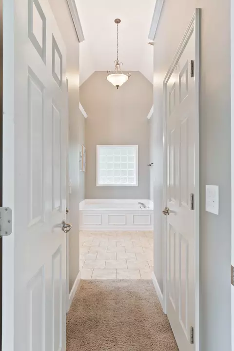 Entry Way - 135 Ridgebend Dr, Murfreesboro, TN 37128 photo 2 of 5