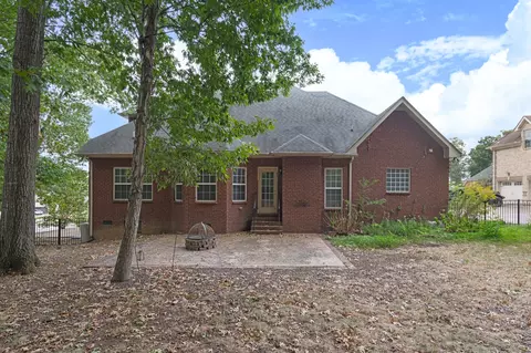 Exterior - 135 Ridgebend Dr, Murfreesboro, TN 37128 photo 7 of 12