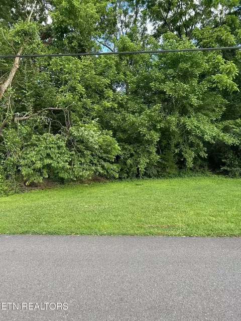 1808 S Hills Dr, Knoxville, TN 37920