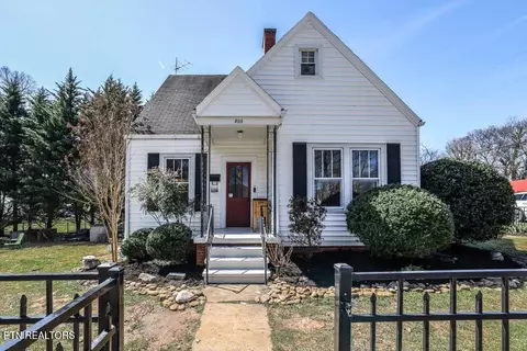 805 Cates St, Maryville, TN 37803