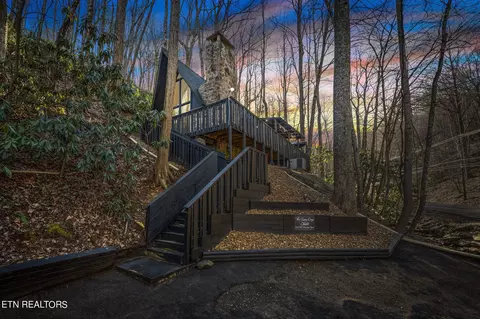 1161 Ski Mountain Rd, Gatlinburg, TN 37738