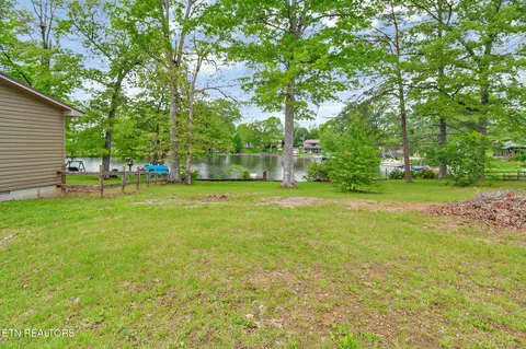 12 Linger Lake Ln, Crossville, TN 38571