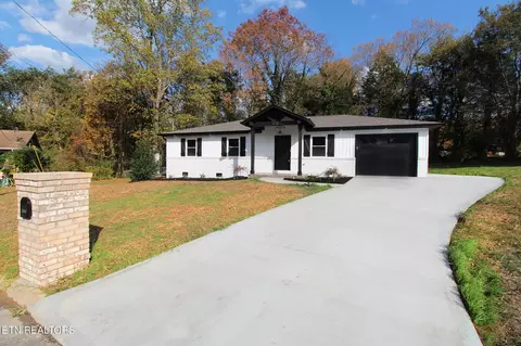 1920 NE Holirose Ln, Knoxville, TN 37918