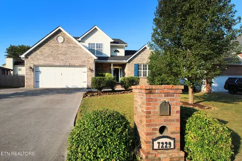 7229 Autumn View Ln, Powell, TN 37849