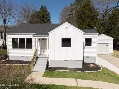 5900 Grove Dr, Knoxville, TN 37918