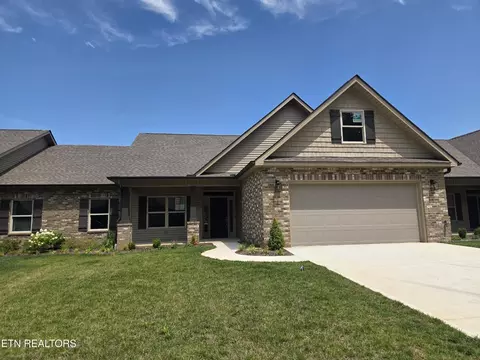 1323 Kenzi Rose Ln, Knoxville, TN 37918