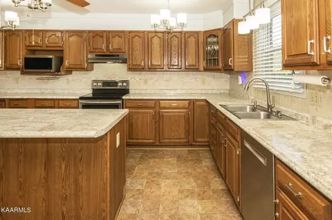 7701 Holcombridge Blvd, Powell, TN 37849 photo 7