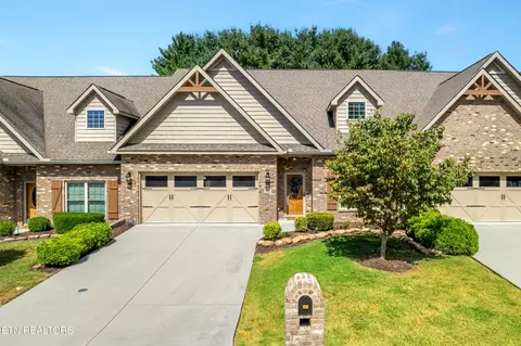 921 Bishop Knoll Ln, Knoxville, TN 37938