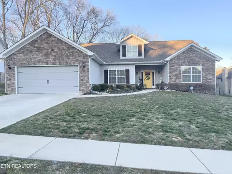 226 Caulderwood Ln, Lenoir City, TN 37771