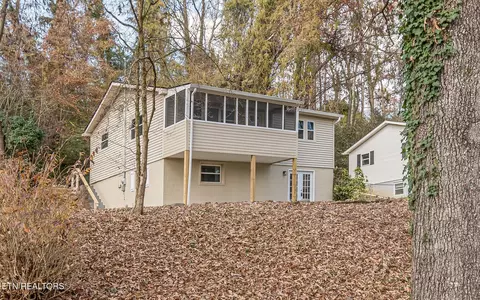 3114 Burning Log Ln, Louisville, TN 37777