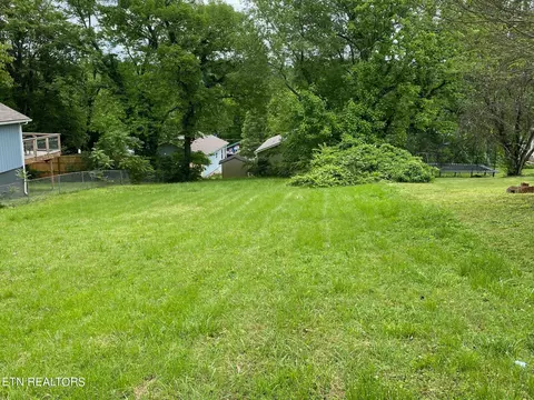 4136 NW Apex Dr, Knoxville, TN 37919