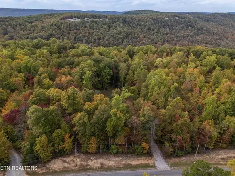 592 Cumberland Cove Rd, Monterey, TN 38574