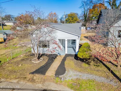 1216 NW Mercer St, Knoxville, TN 37921