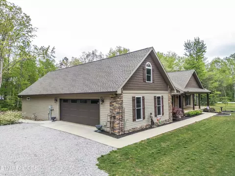 300 E Cove Rd, Monterey, TN 38574