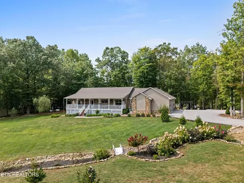 533 T Rd, Monterey, TN 38574