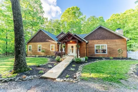 2403 Crest Rd, Monterey, TN 38574