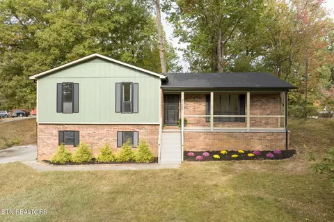 3102 Forest Heights Cir, Lenoir City, TN 37772
