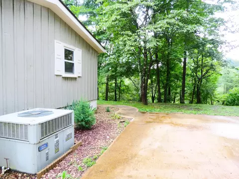 1221 Gamble Dr, Heiskell, TN 37754 photo 4