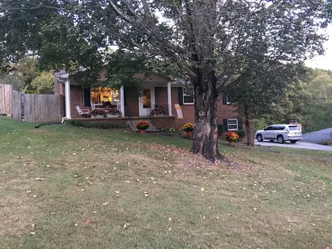 8124 Ewing Rd, Powell, TN 37849 photo 2