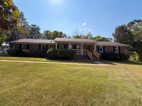 1005 Roseview Dr, Columbia, TN 38401