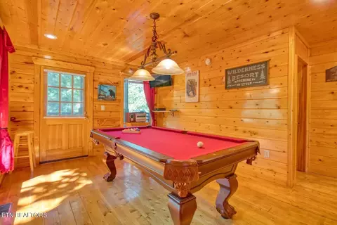 1724 Azalea Cir, Sevierville, TN 37876