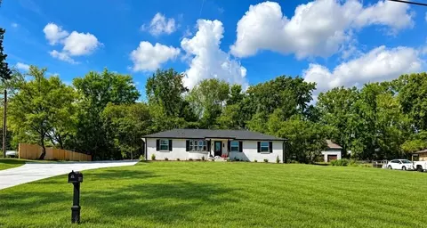 1870 Powell Rd, Clarksville, TN 37043