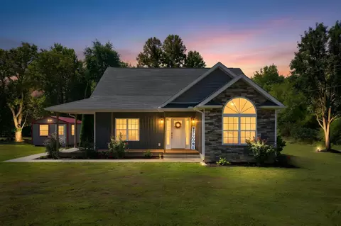 1017 Glendale Dr, Dickson, TN 37055