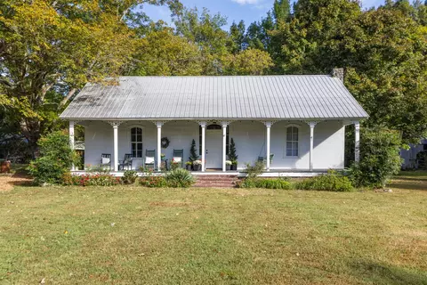 6040 Hwy 438 W, Linden, TN 37096