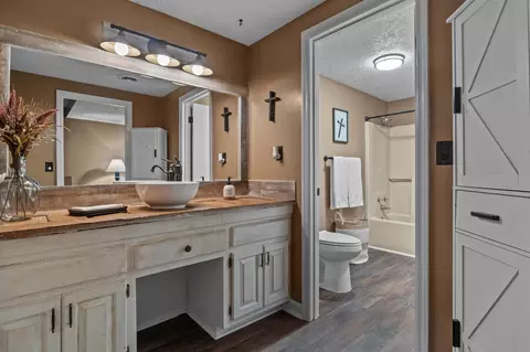 Bath - 312 Broadview Dr, Dickson, TN 37055 photo 3 of 3