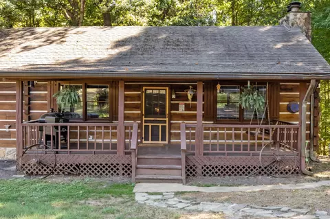Exterior - 312 Broadview Dr, Dickson, TN 37055 photo 2 of 4
