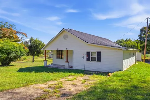 9590 Valley View Hwy, Whitwell, TN 37397