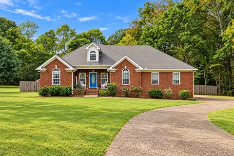 1002 Washington Dr, Cottontown, TN 37048
