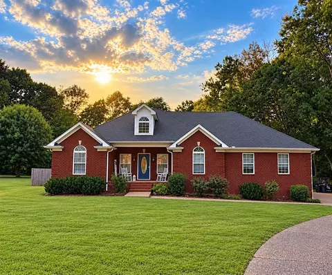 1002 Washington Dr, Cottontown, TN 37048