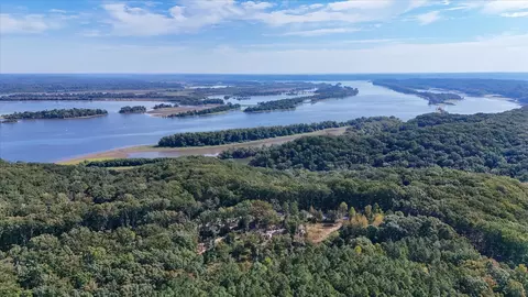 8775 Birdsong Rd, Holladay, TN 38341