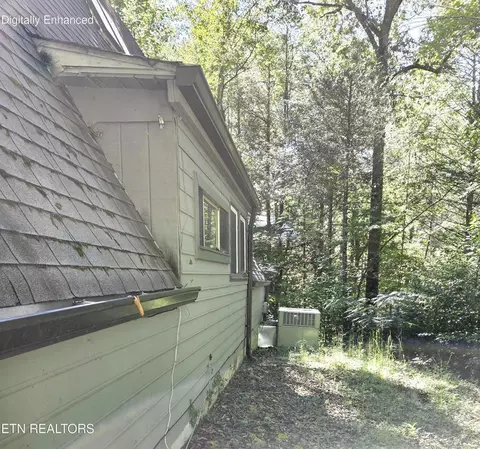 704 SE Selma Ln, Gatlinburg, TN 37738