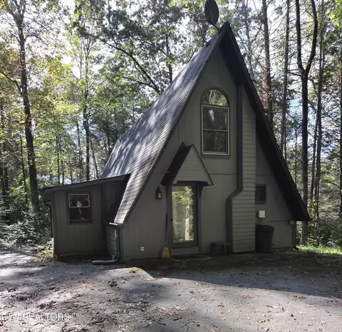 704 Selma Ln, Gatlinburg, TN 37738