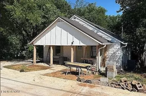 8752 Gleason Dr, Knoxville, TN 37923