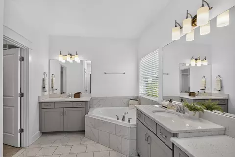 Bath - 772 Beamon Dr, Franklin, TN 37064 photo 1 of 6