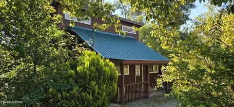 829 W Gold Dust Dr, Pigeon Forge, TN 37863