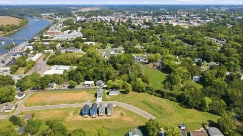31 Dixon Dr, Clarksville, TN 37040