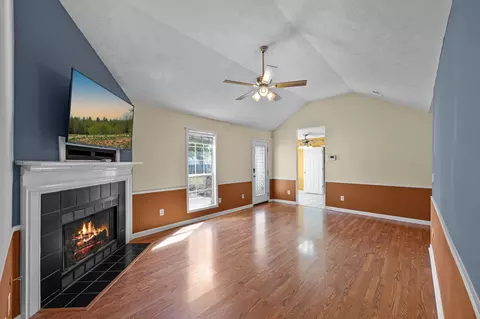 Living - 40 Glenhurst Dr, Jackson, TN 38305 photo 1 of 4