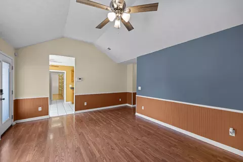 Living - 40 Glenhurst Dr, Jackson, TN 38305 photo 4 of 4